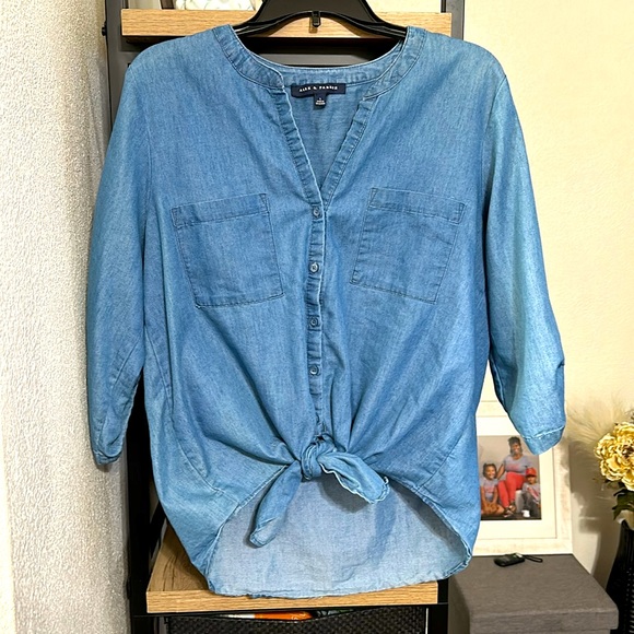 alex & parker Tops - ♥️ Alex & Parker Jean Button up Blouse